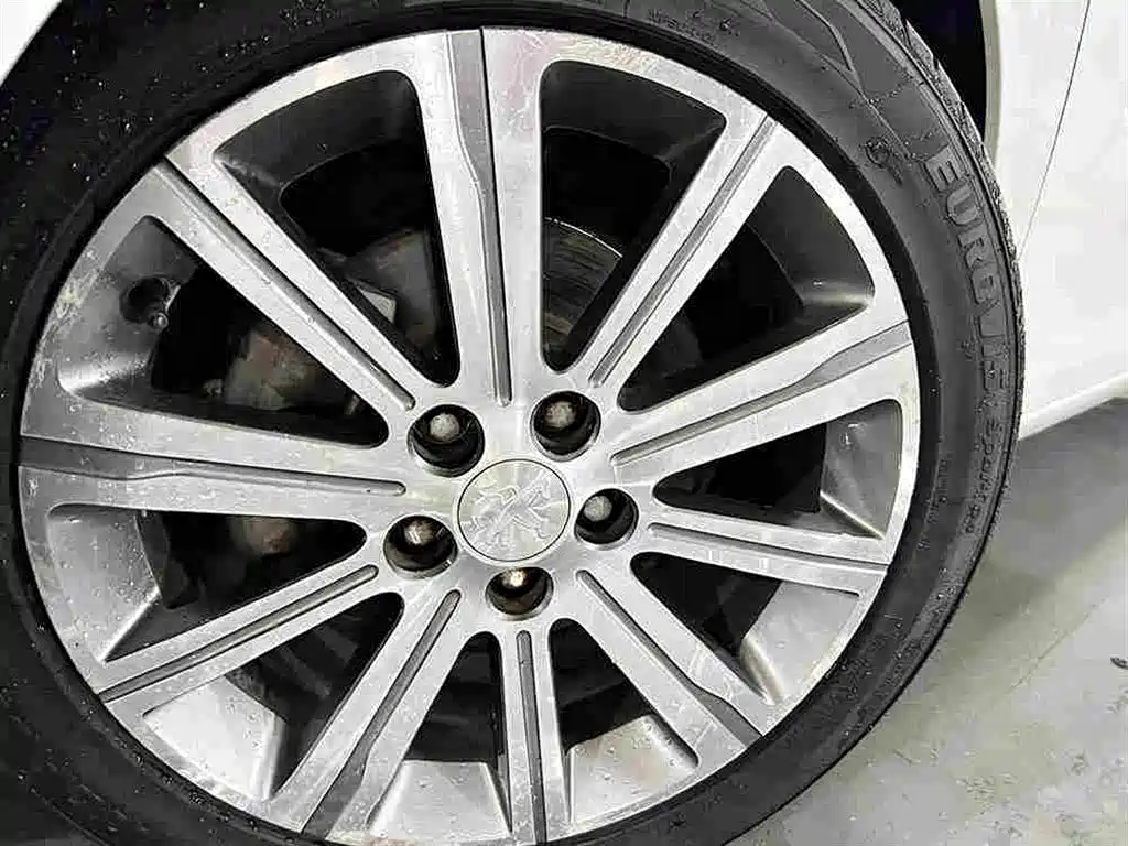 Peugeot 408 2016 — фото 10