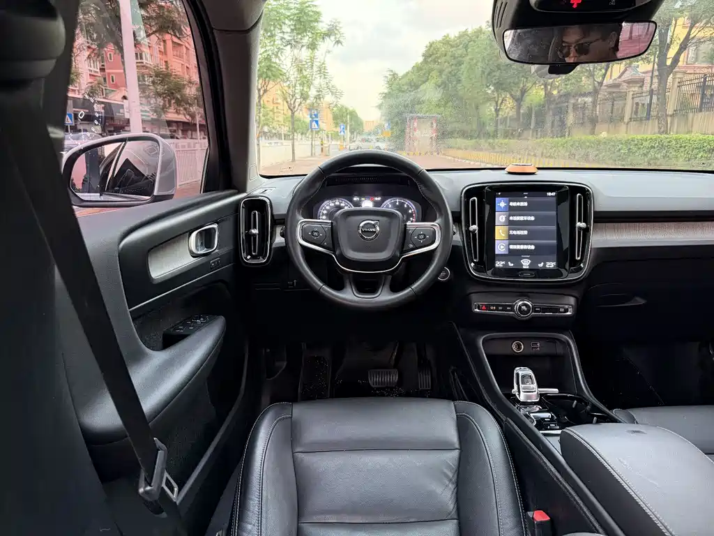 Volvo XC40 2020 — фото 16