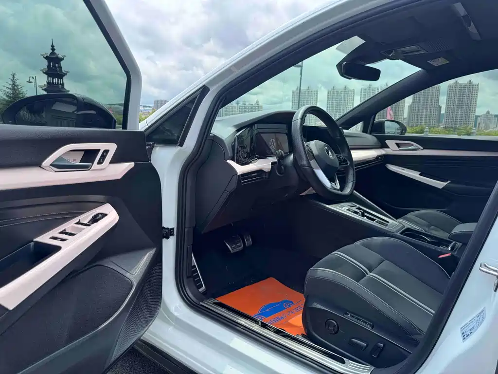 Volkswagen Golf 2021