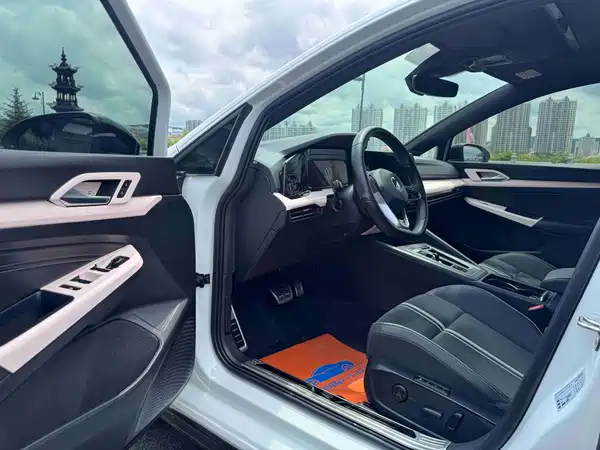 Volkswagen Golf 2021