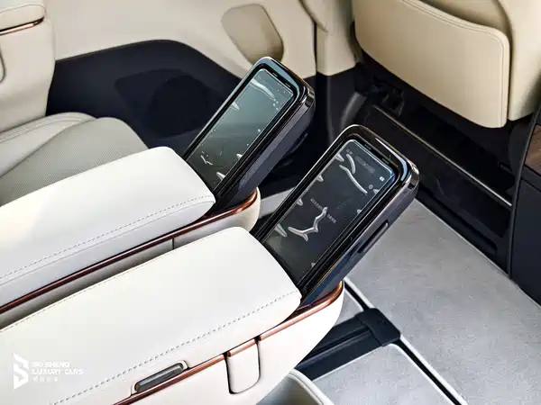 Lexus LM 2025
