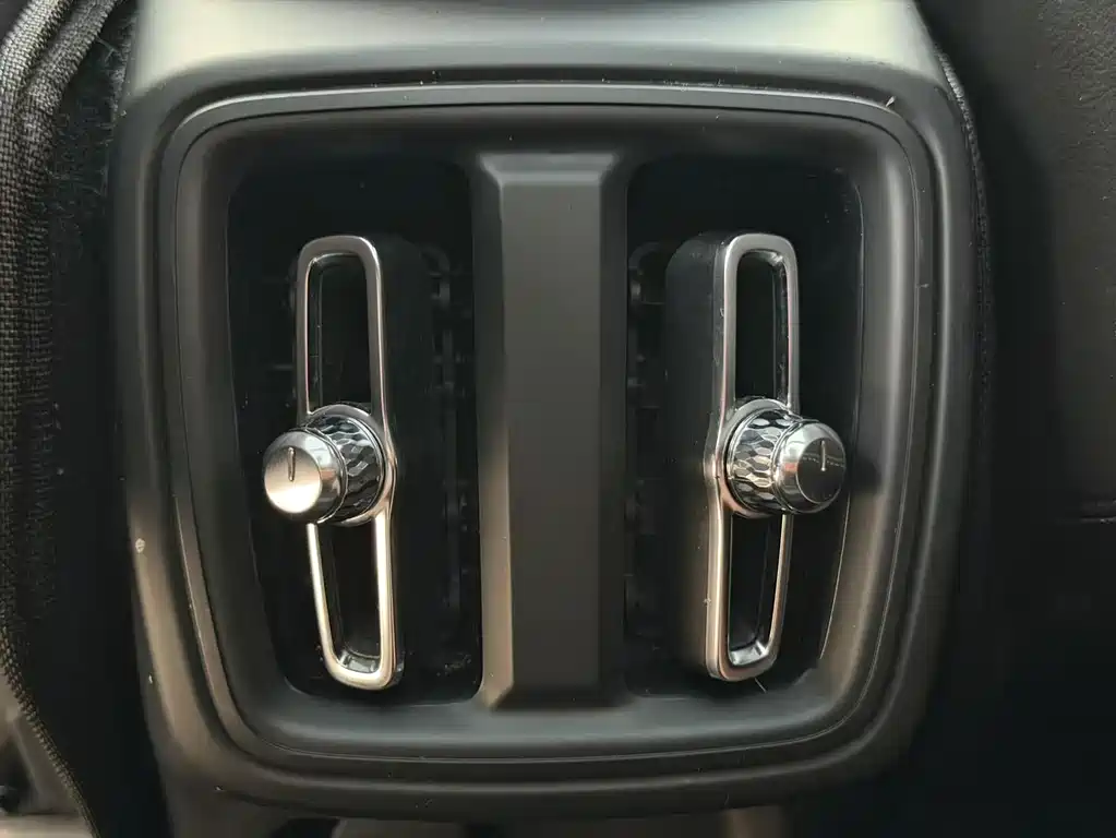 Volvo XC40 2020 — фото 15