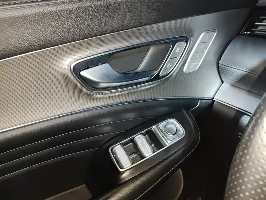 Roewe RX5 eMAX 2021 — фото 7