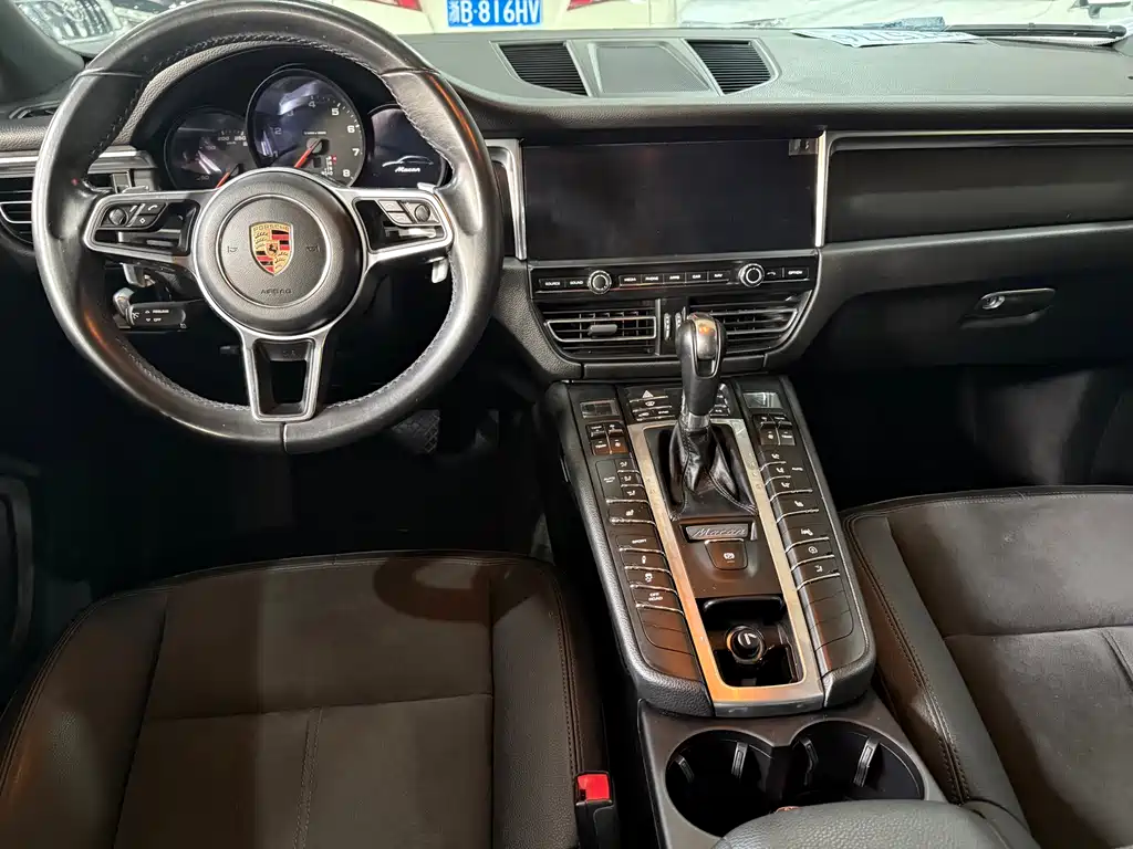 Porsche Macan 2018 — фото 12