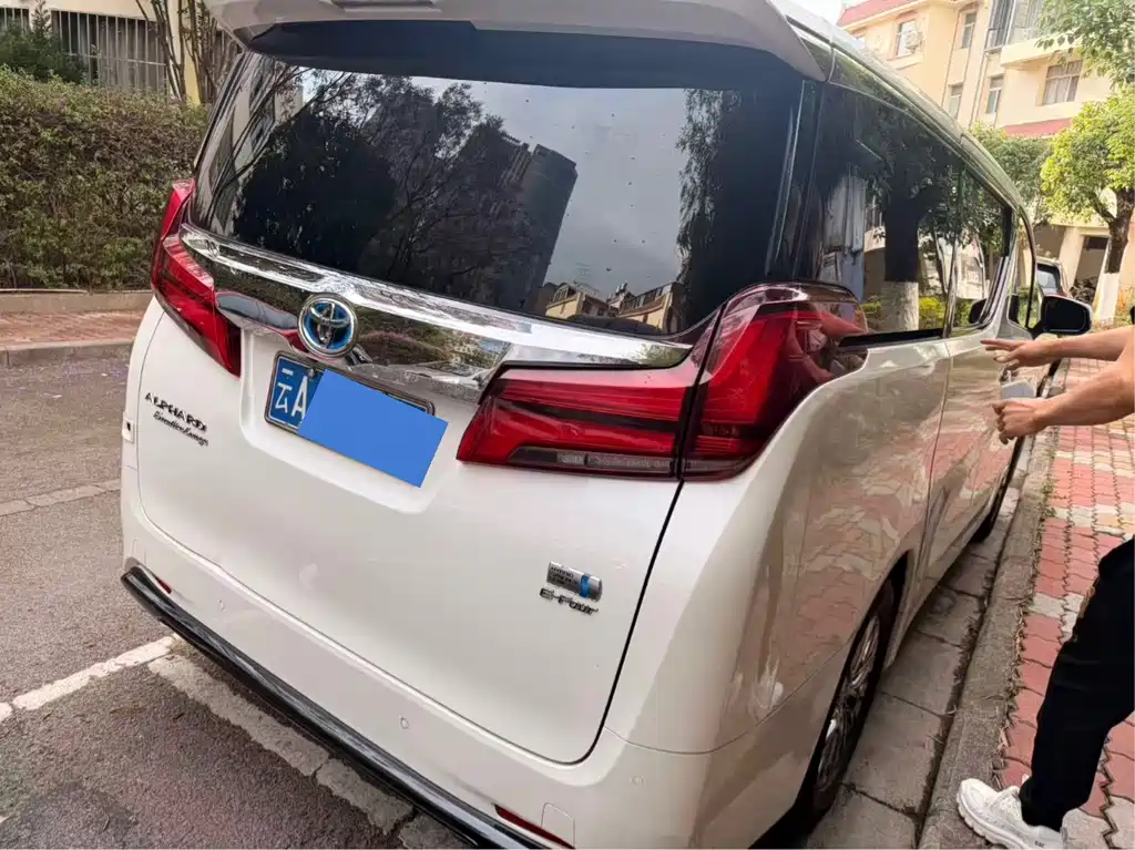 Toyota Alphard 2020 — фото 2