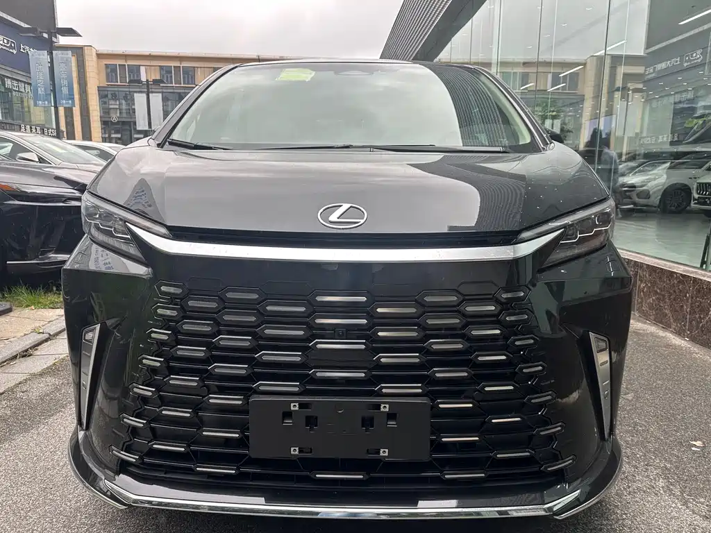 Lexus LM — фото 2