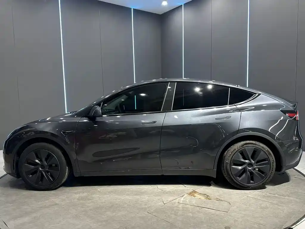 Tesla Model Y 2024 — фото 4