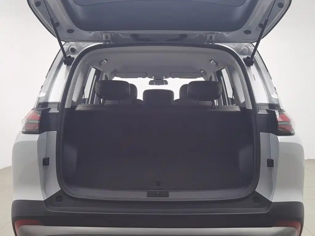 Wuling Starlight 560 New Energy 2026 — фото 16
