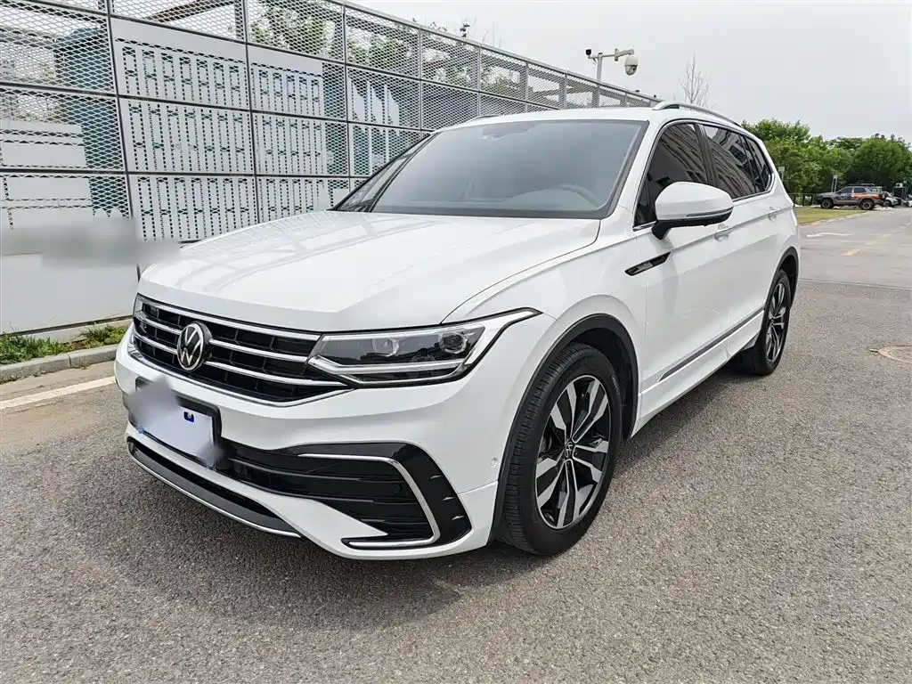 Volkswagen Tiguan L 2024 — фото 1
