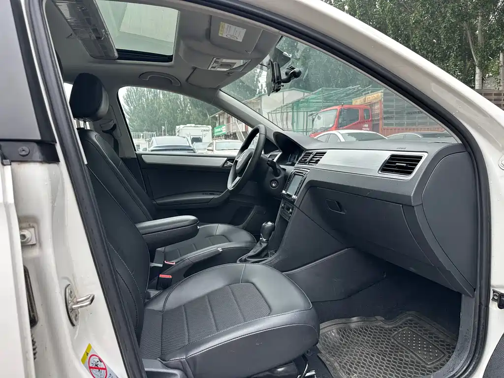 Skoda Rapid Spaceback 2015 — фото 14