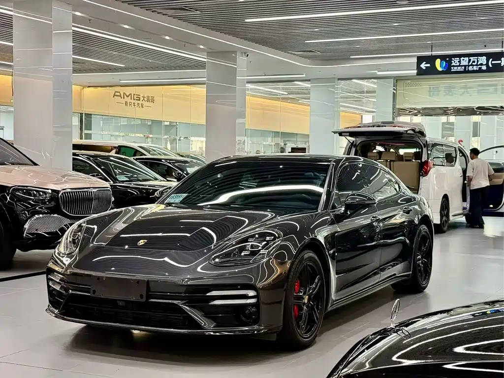 Porsche Panamera 2018 — фото 1
