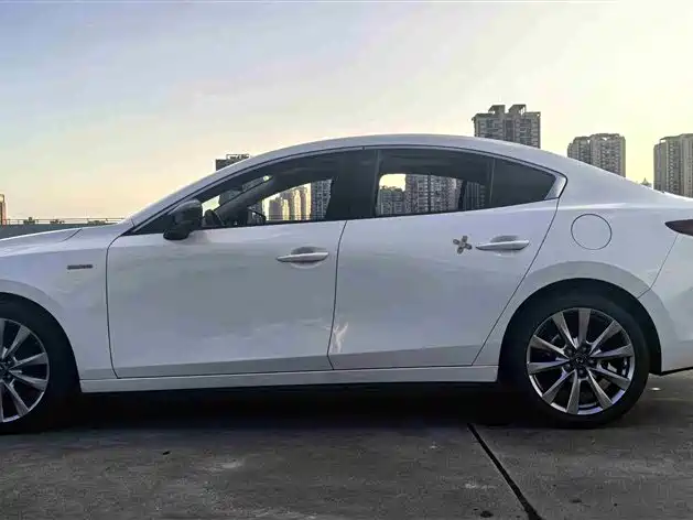 Mazda 3 Axela 2021 — фото 2