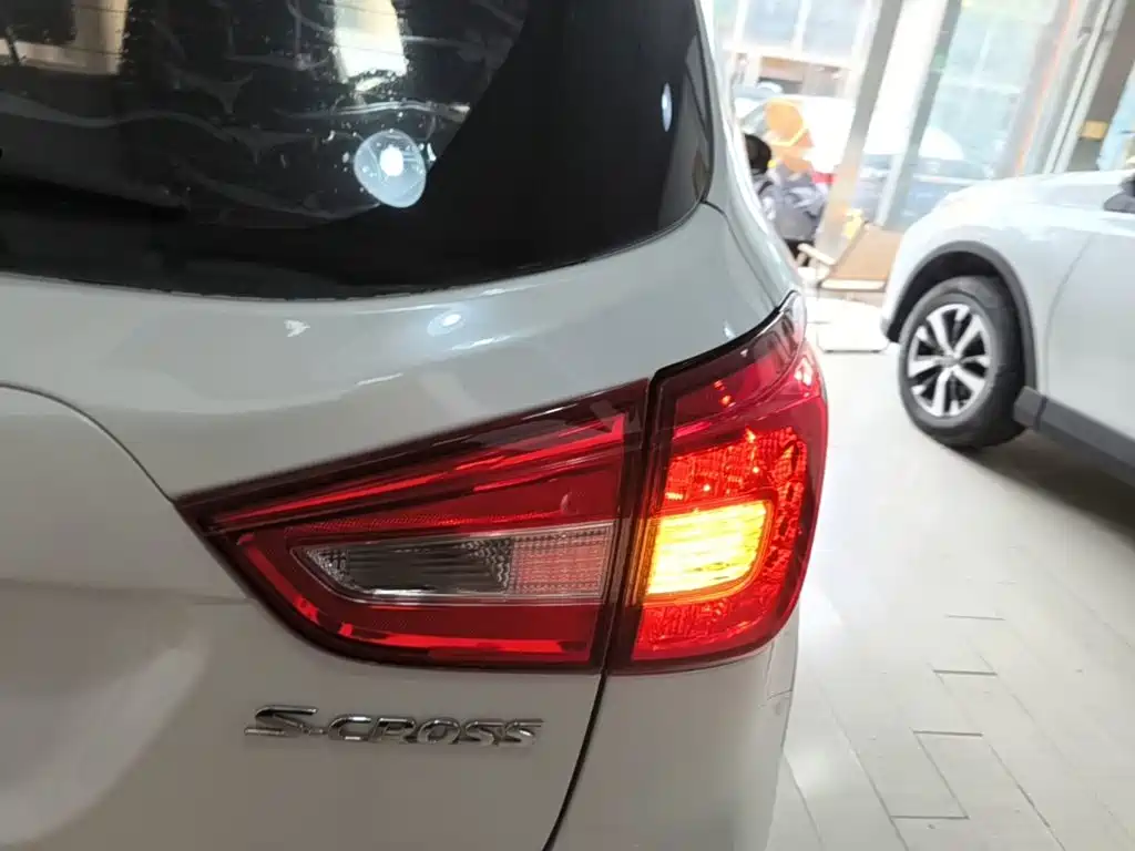 Suzuki Vitara 2017 — фото 8
