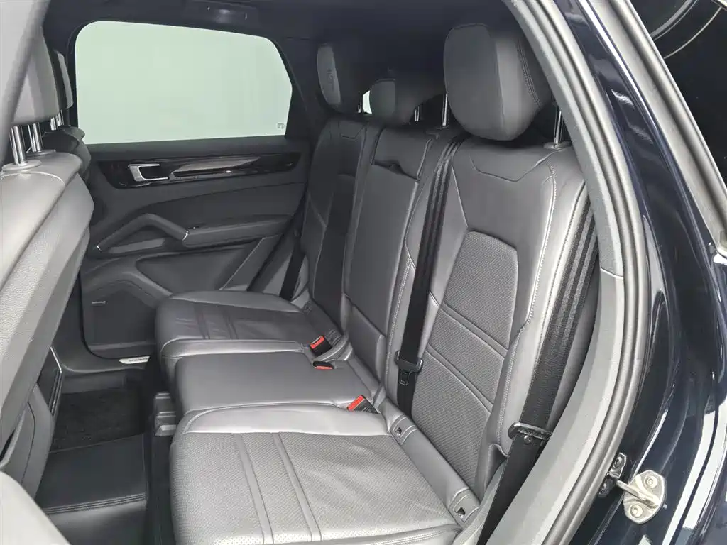 Porsche Cayenne 2018 — фото 24