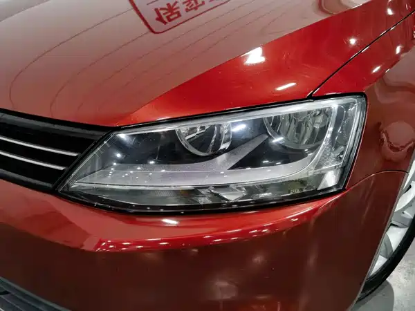 Volkswagen Sagitar 2013