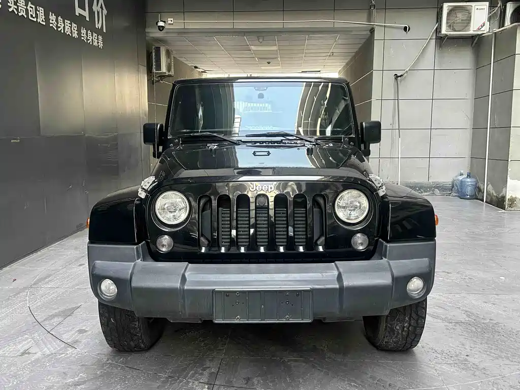 Jeep Wrangler 2015 — фото 18