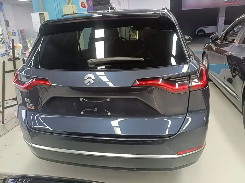 NIO ES8 2021