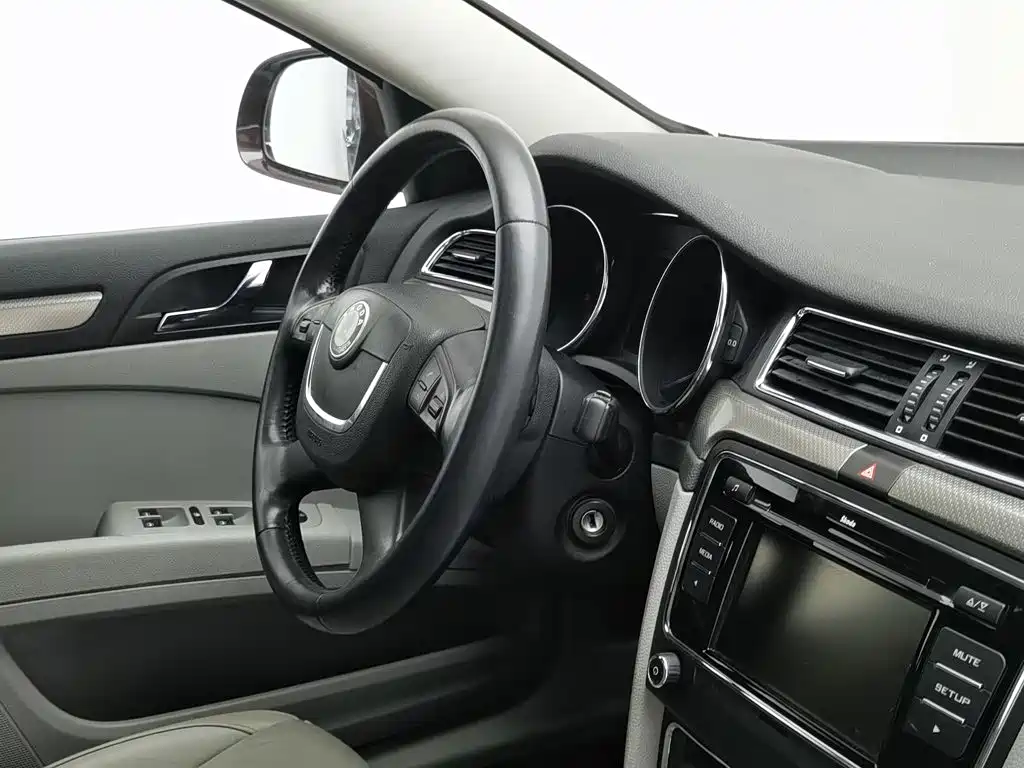 Skoda Superb 2012 — фото 22