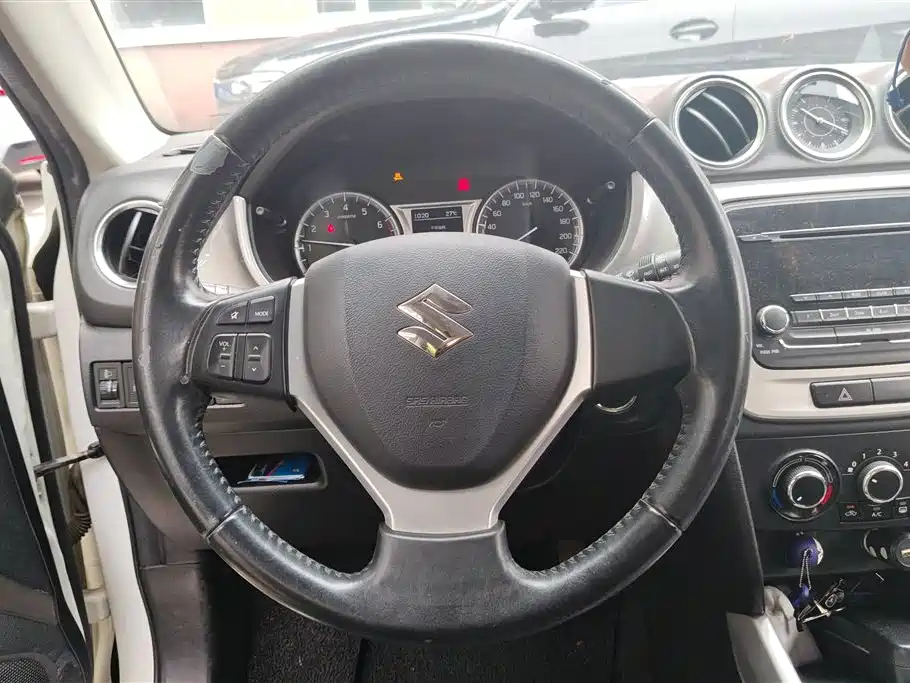 Suzuki Vitara 2016 — фото 15