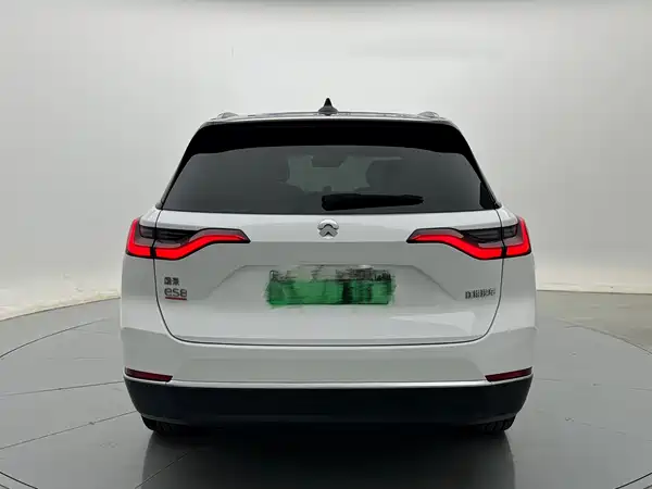 NIO ES8 2021
