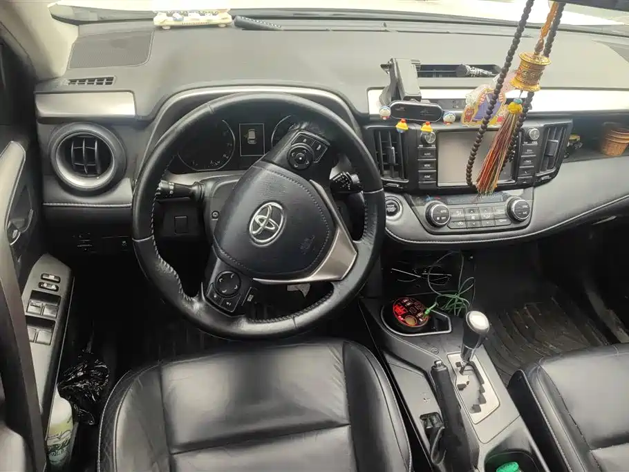 Toyota RAV4 2017 — фото 13