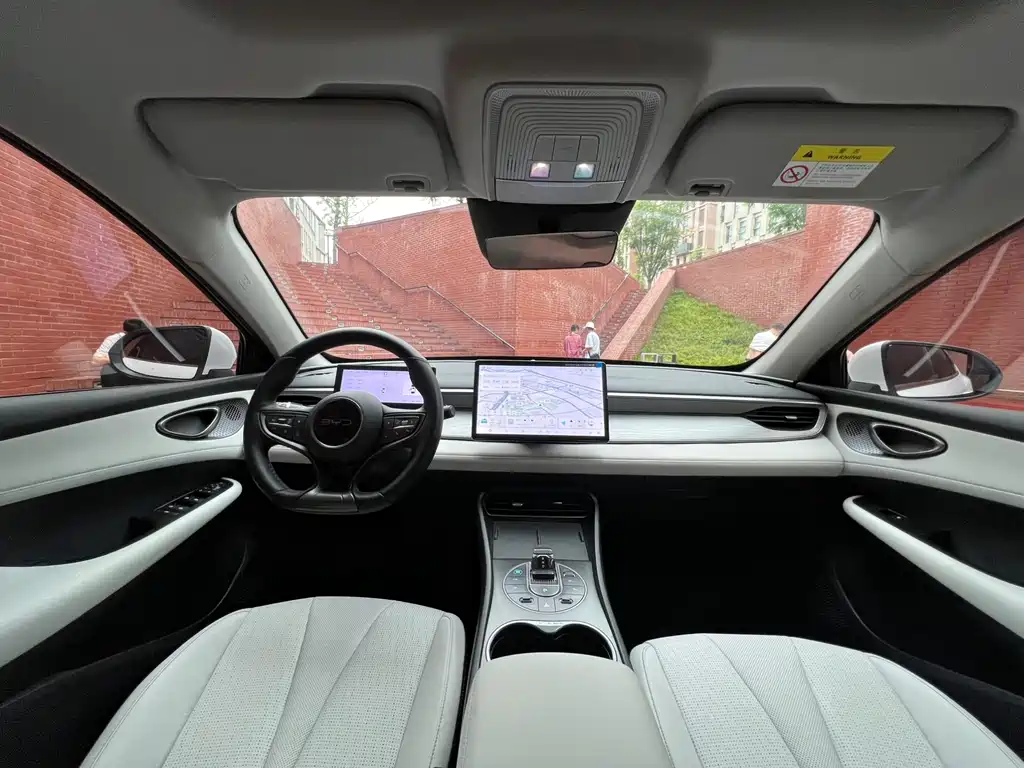 BYD Seal 05 DM-i 2025 — фото 14