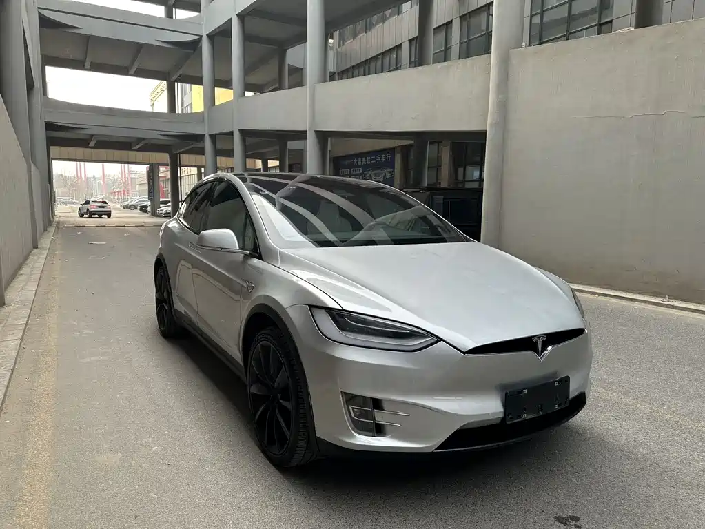 Tesla Model X 2018 — фото 3
