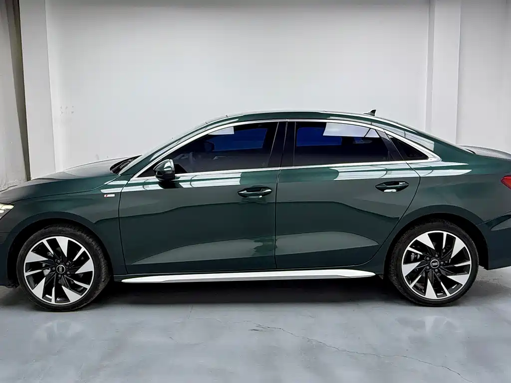 Audi A3 2023 — фото 16