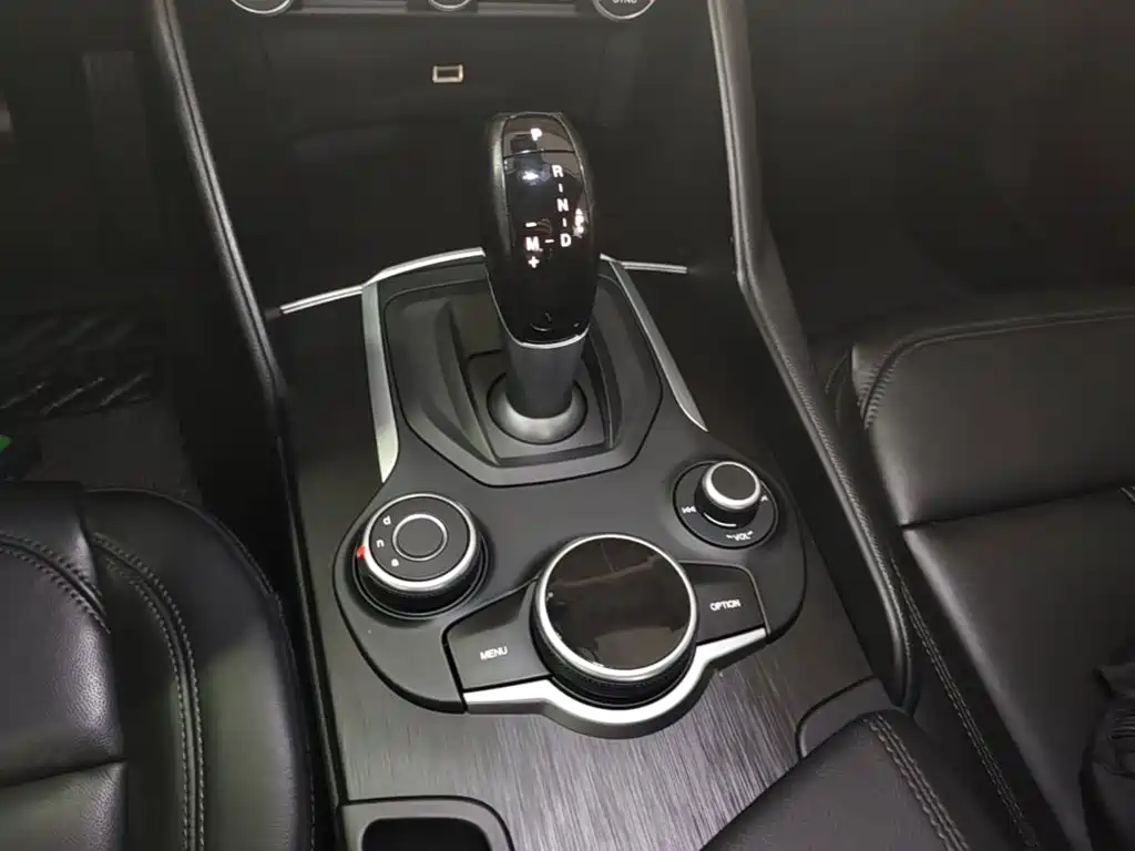Alfa Romeo Giulia 2019 — фото 14