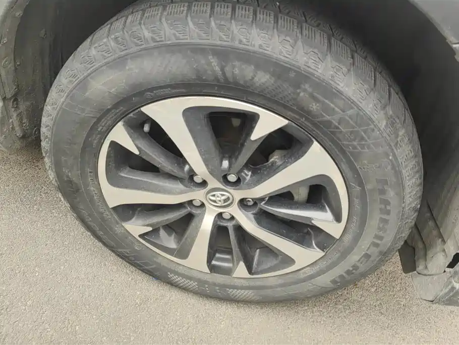 Toyota RAV4 2017
