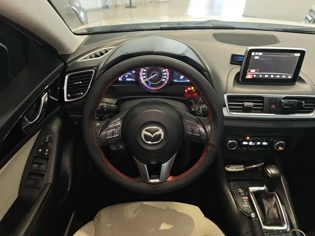 Mazda 3 Axela 2015 — фото 17