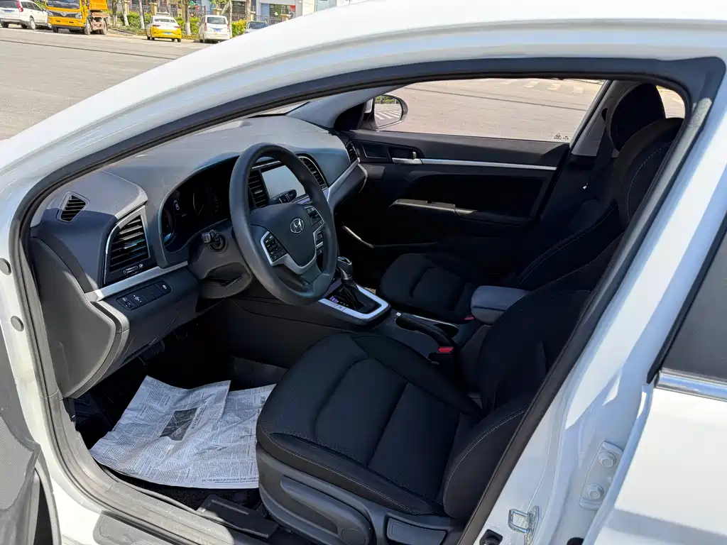 Hyundai Elantra 2018 — фото 4