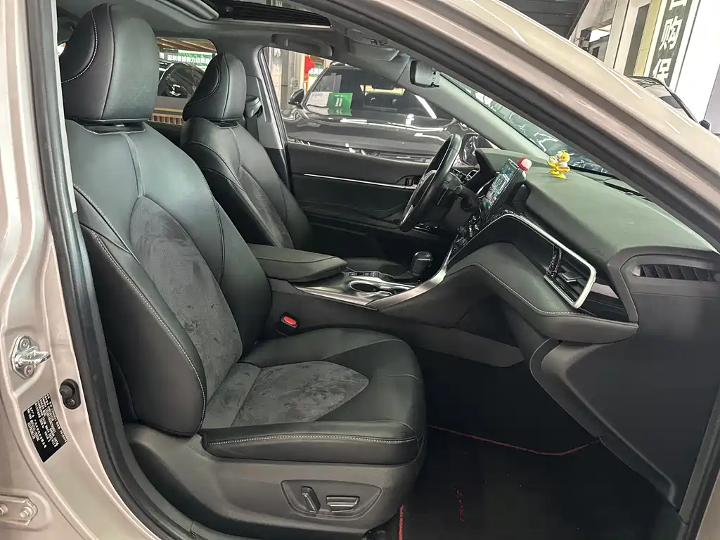 Toyota Camry 2023 — фото 11