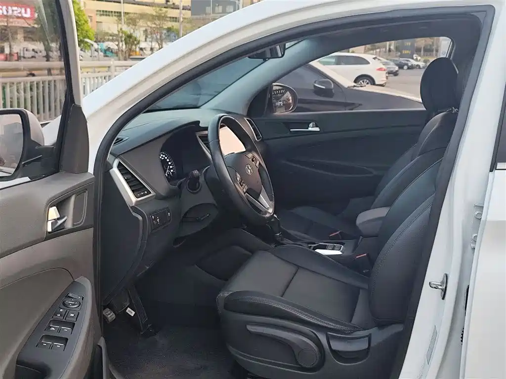 Hyundai Tucson 2017 — фото 11