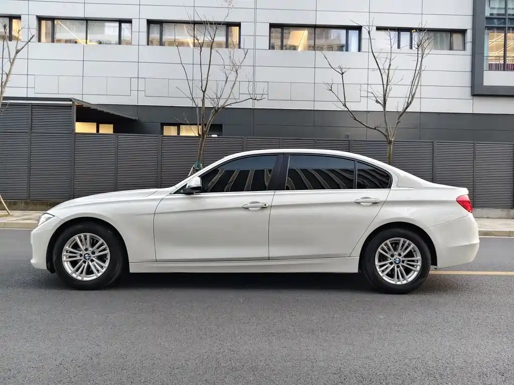 BMW 3 Series 2016 — фото 16