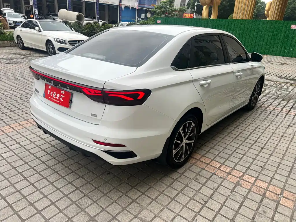 Geely Emgrand 2023 — фото 25