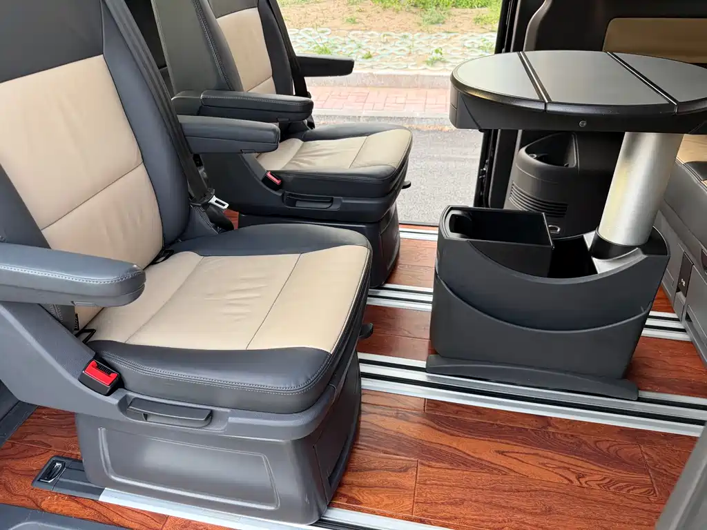 Volkswagen Multivan 2015 — фото 20