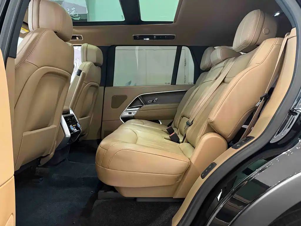 Land Rover Range Rover 2023 — фото 17