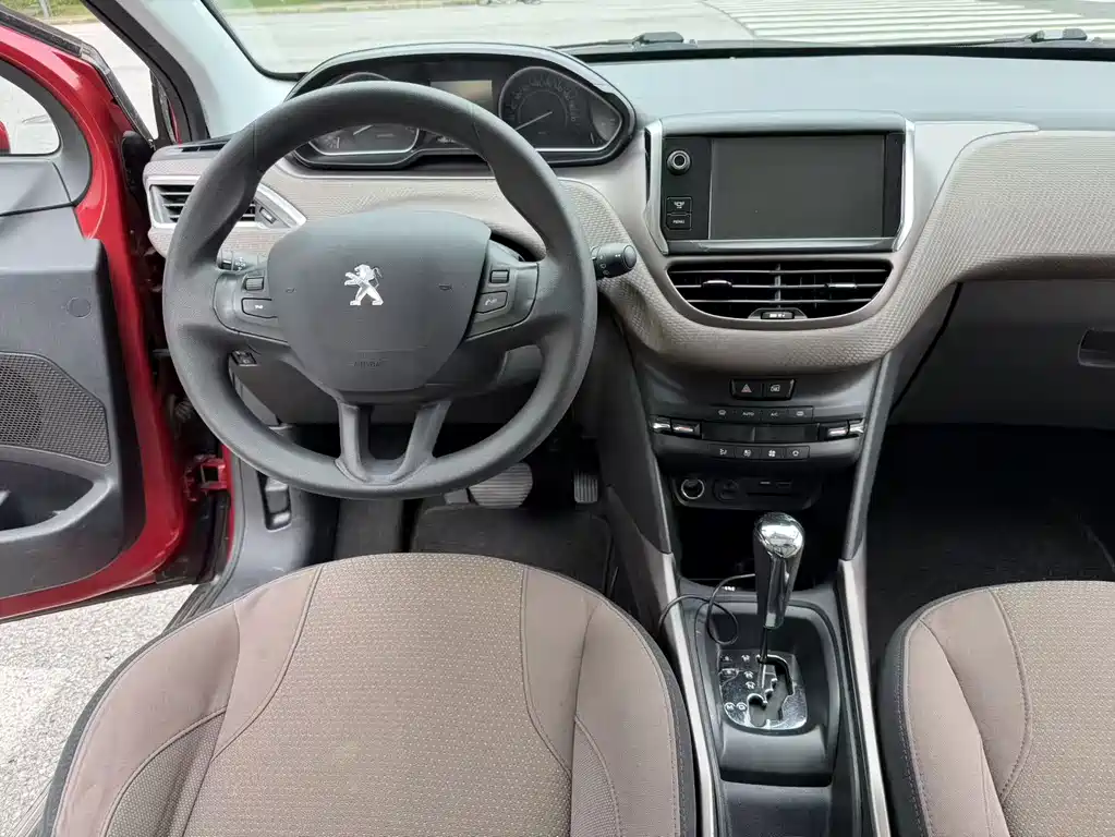 Peugeot 2008 2015 — фото 20
