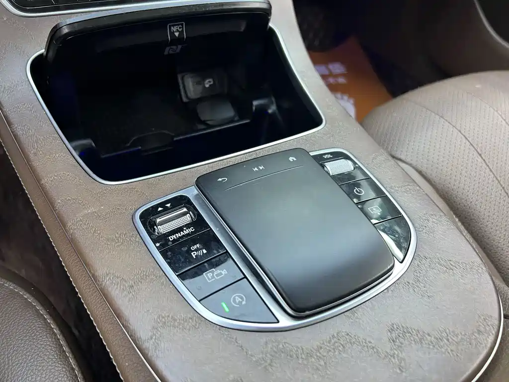 Mercedes-Benz E-Class 2023 — фото 19