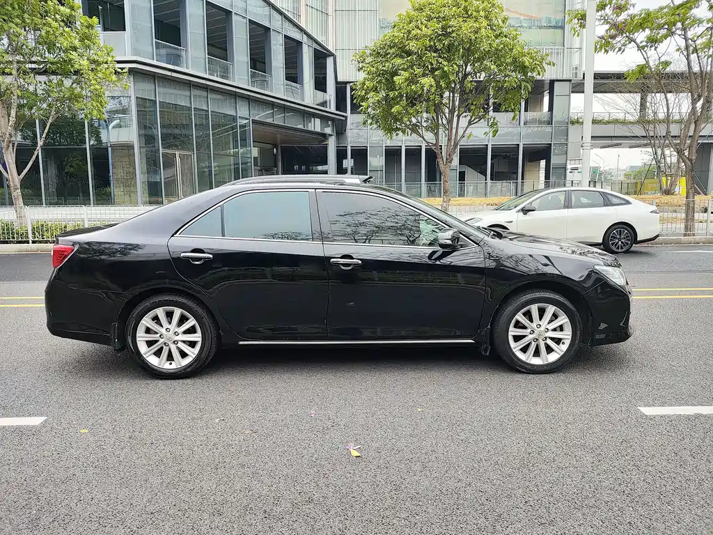 Toyota Camry 2012 — фото 4