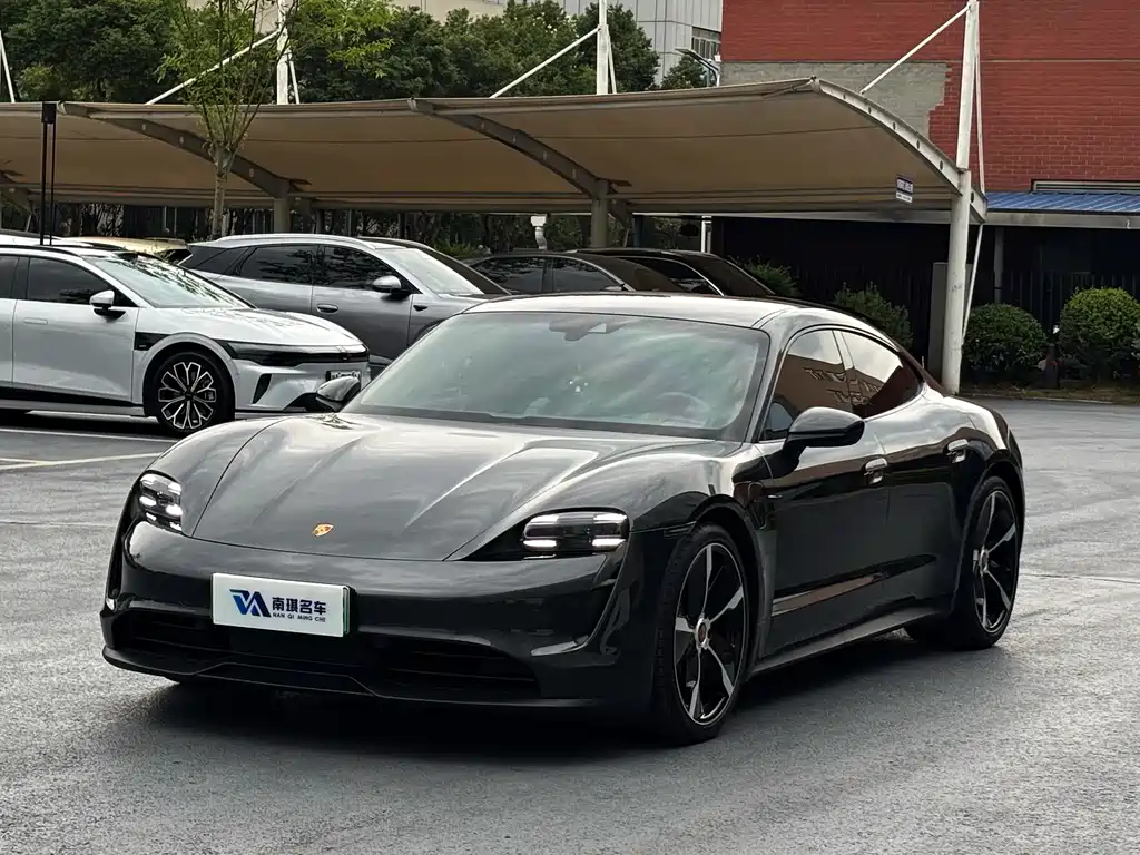 Porsche Taycan 2024