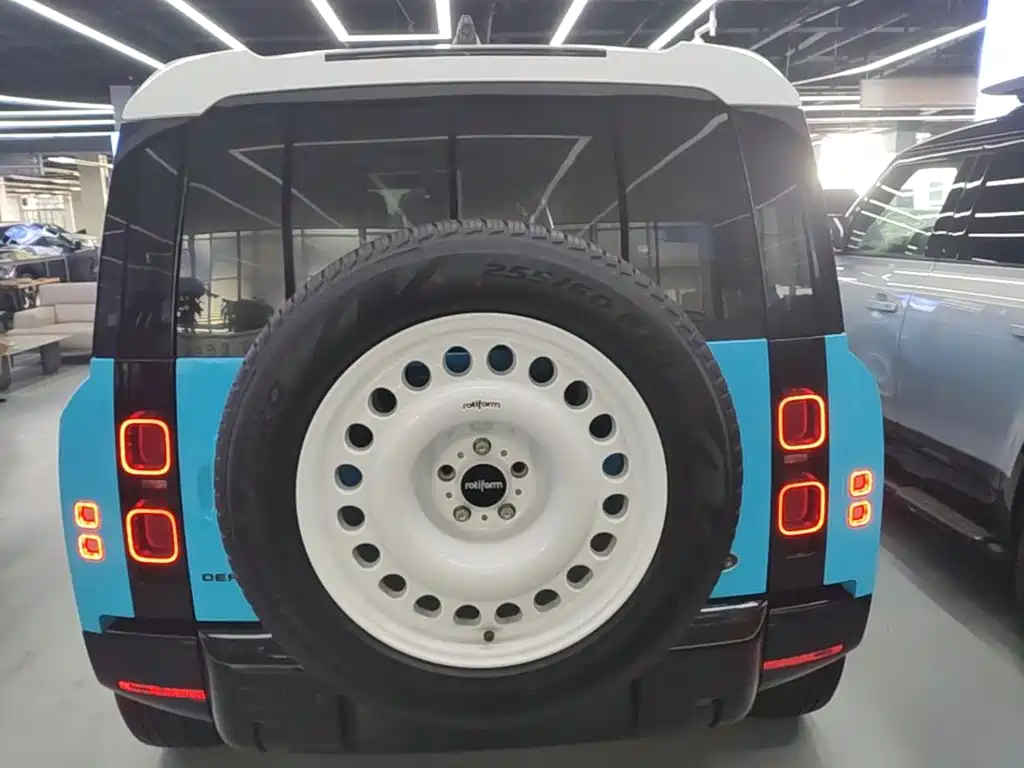 Land Rover Defender 2021