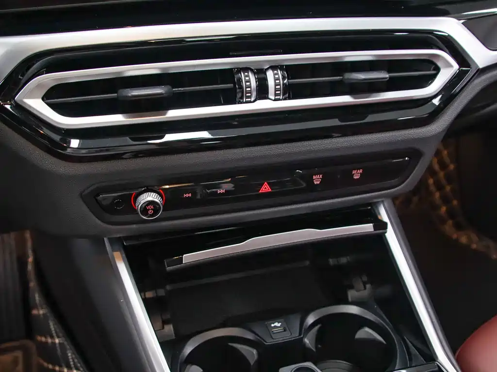 BMW 3 Series 2023 — фото 10