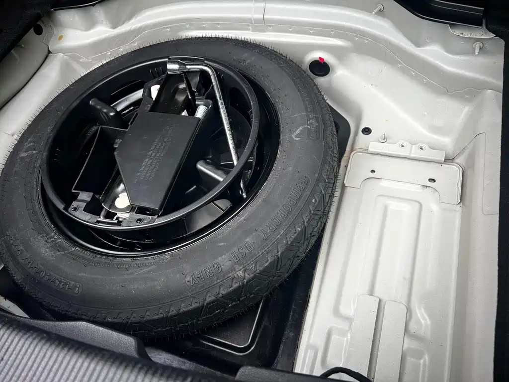 Mercedes-Benz C-Class 2011 — фото 15