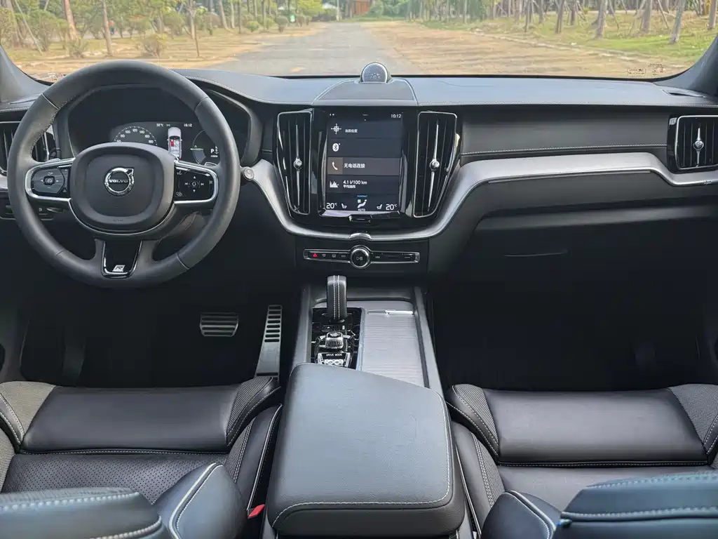 Volvo XC60 PHEV 2020 — фото 17