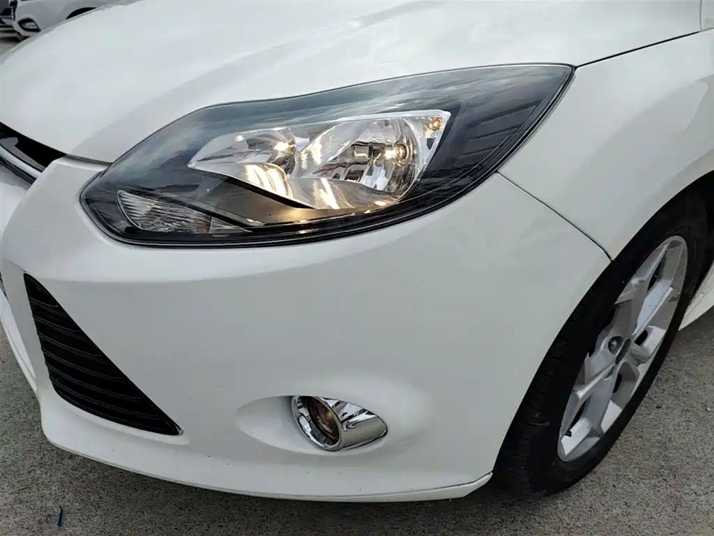 Ford Focus 2014 — фото 24