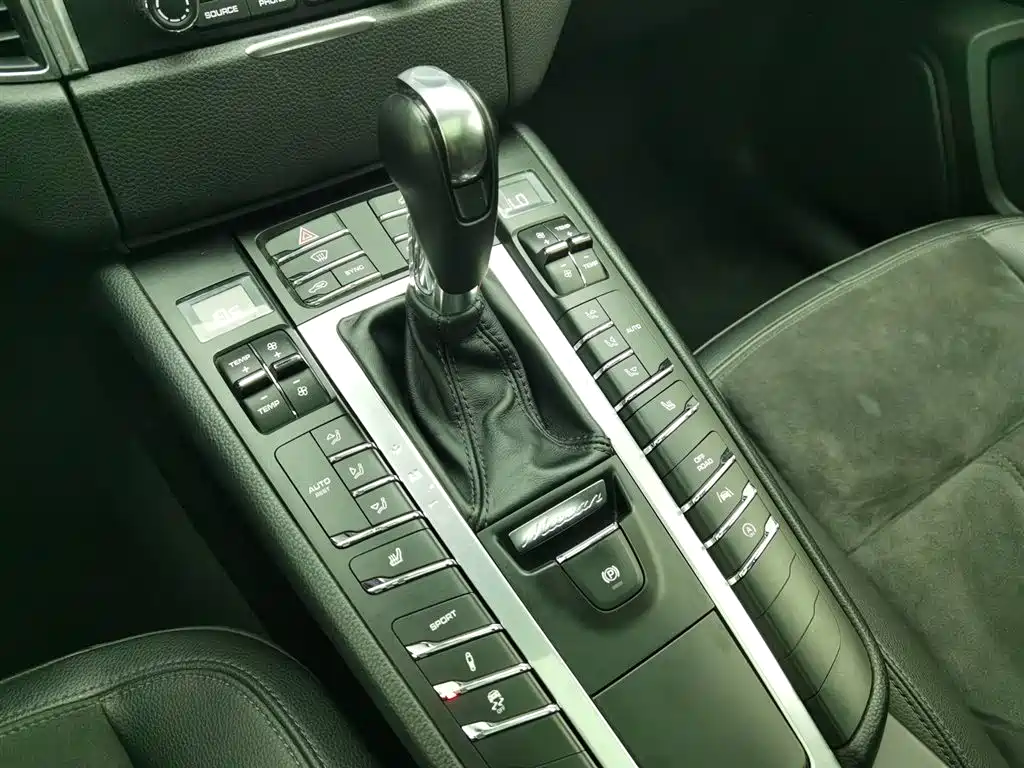 Porsche Macan 2017 — фото 13