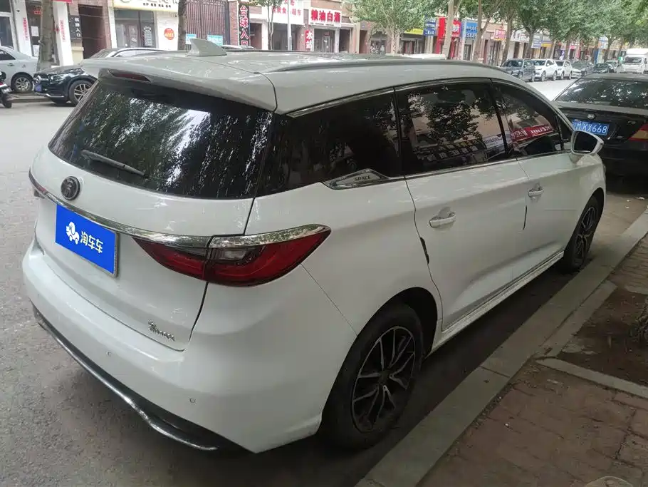 BYD MAX 2018