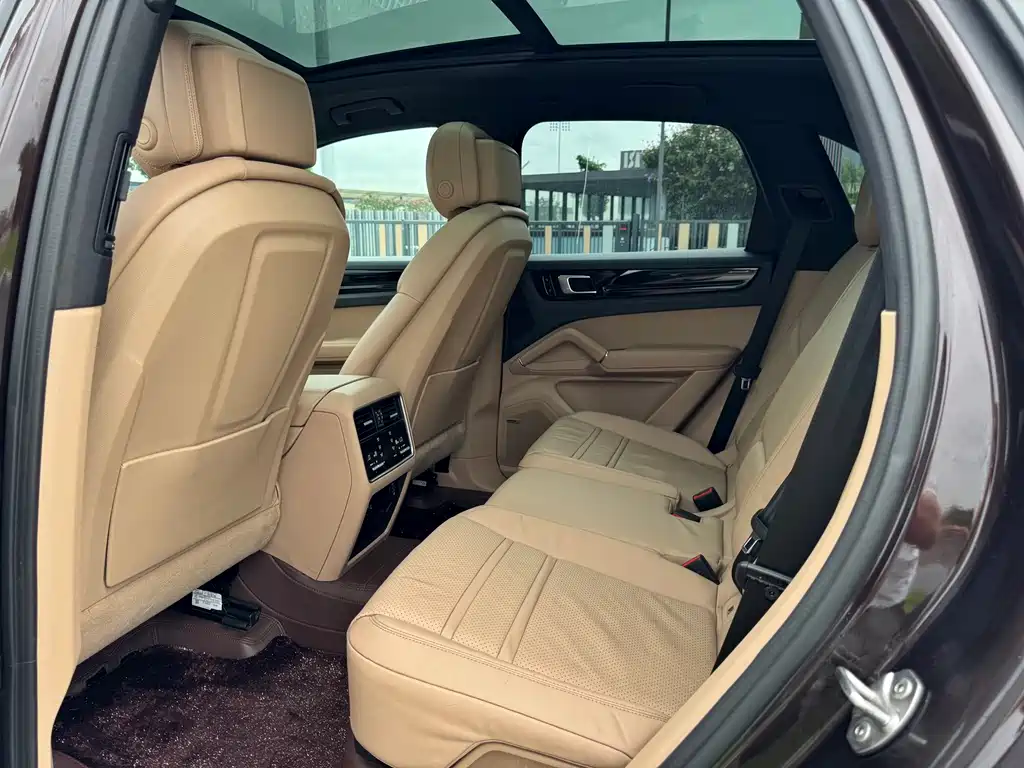 Porsche Cayenne 2019 — фото 13